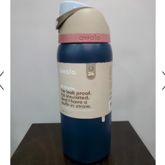 Owala 32 oz Freesip Stainless Steel Bottle color is Sleepy Skies - Picture 9 of 13